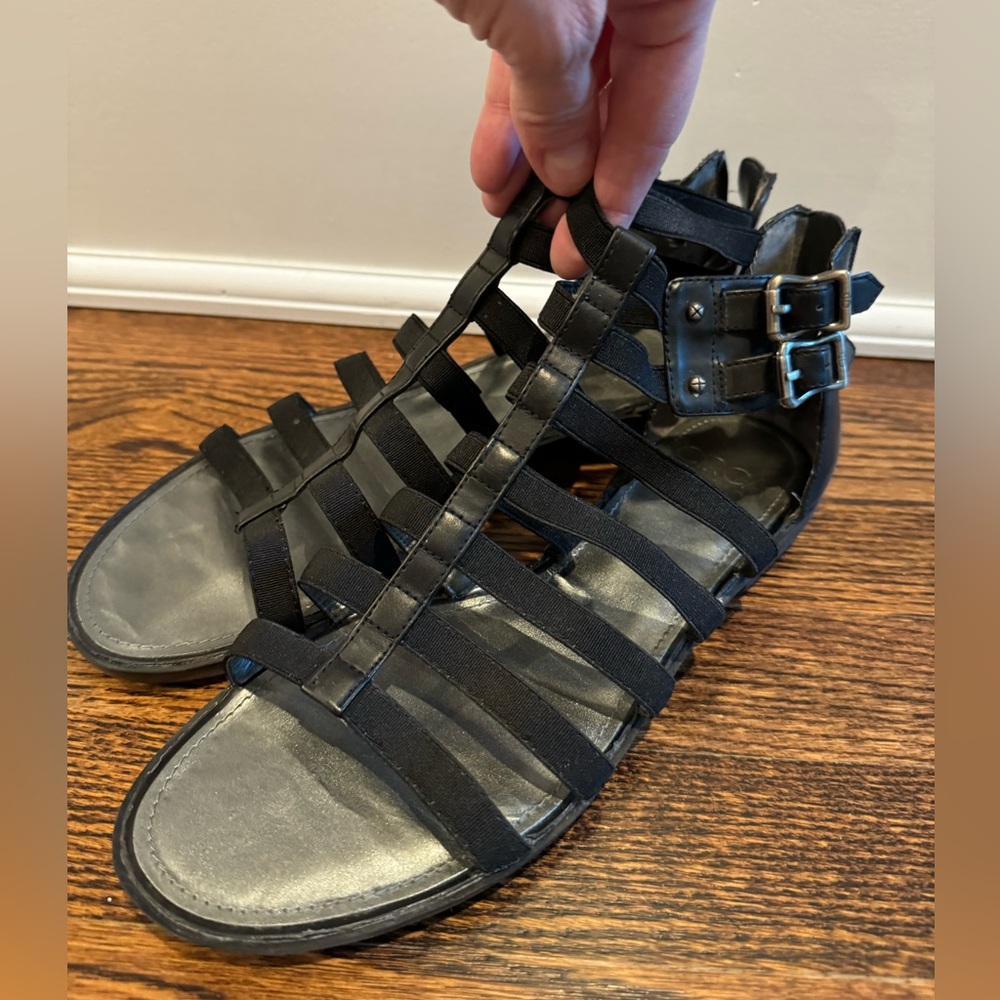 Women’s Circo black elasticic strap sandals size 9